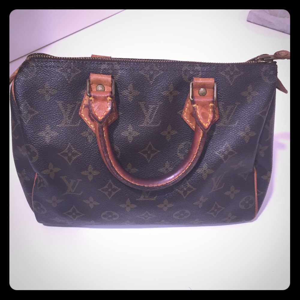 Louis Vuitton Speedy 25 in Classic Monogram
